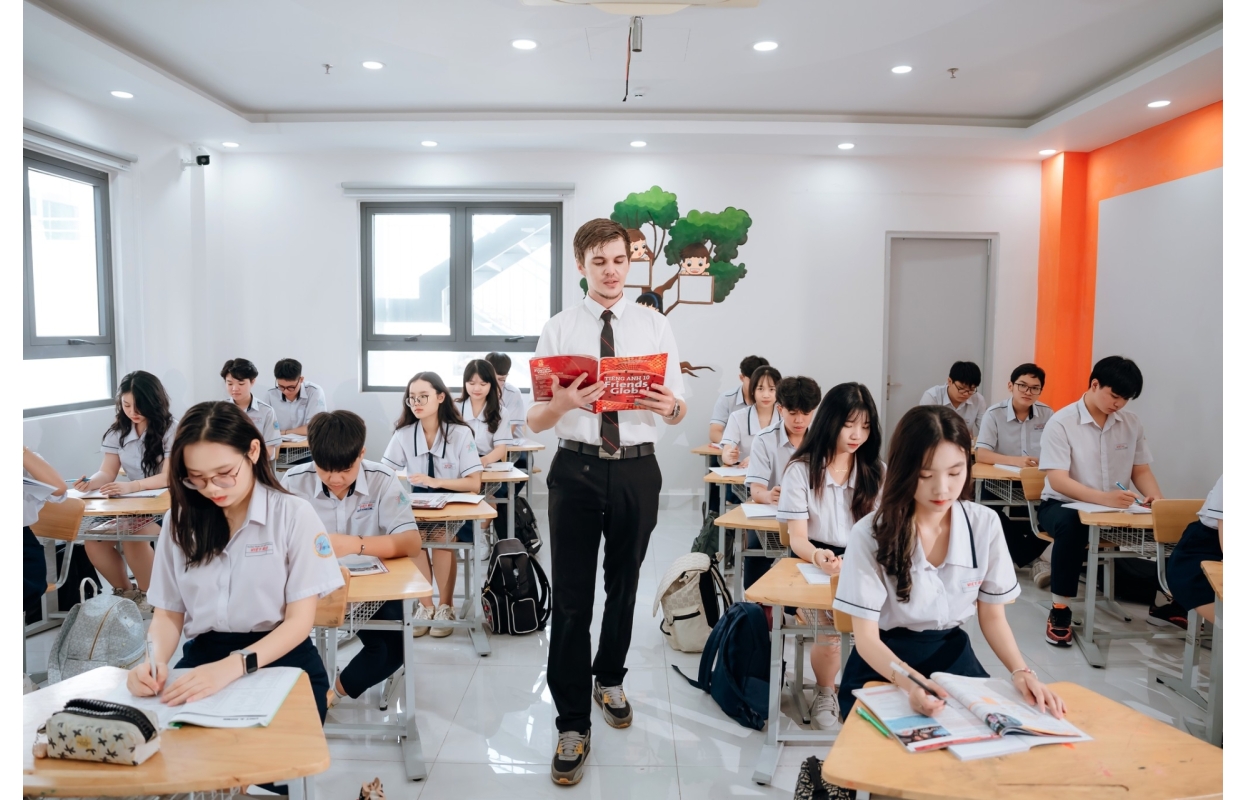 Chụp Ảnh Quảng Cáo Trường THPT Việt Âu