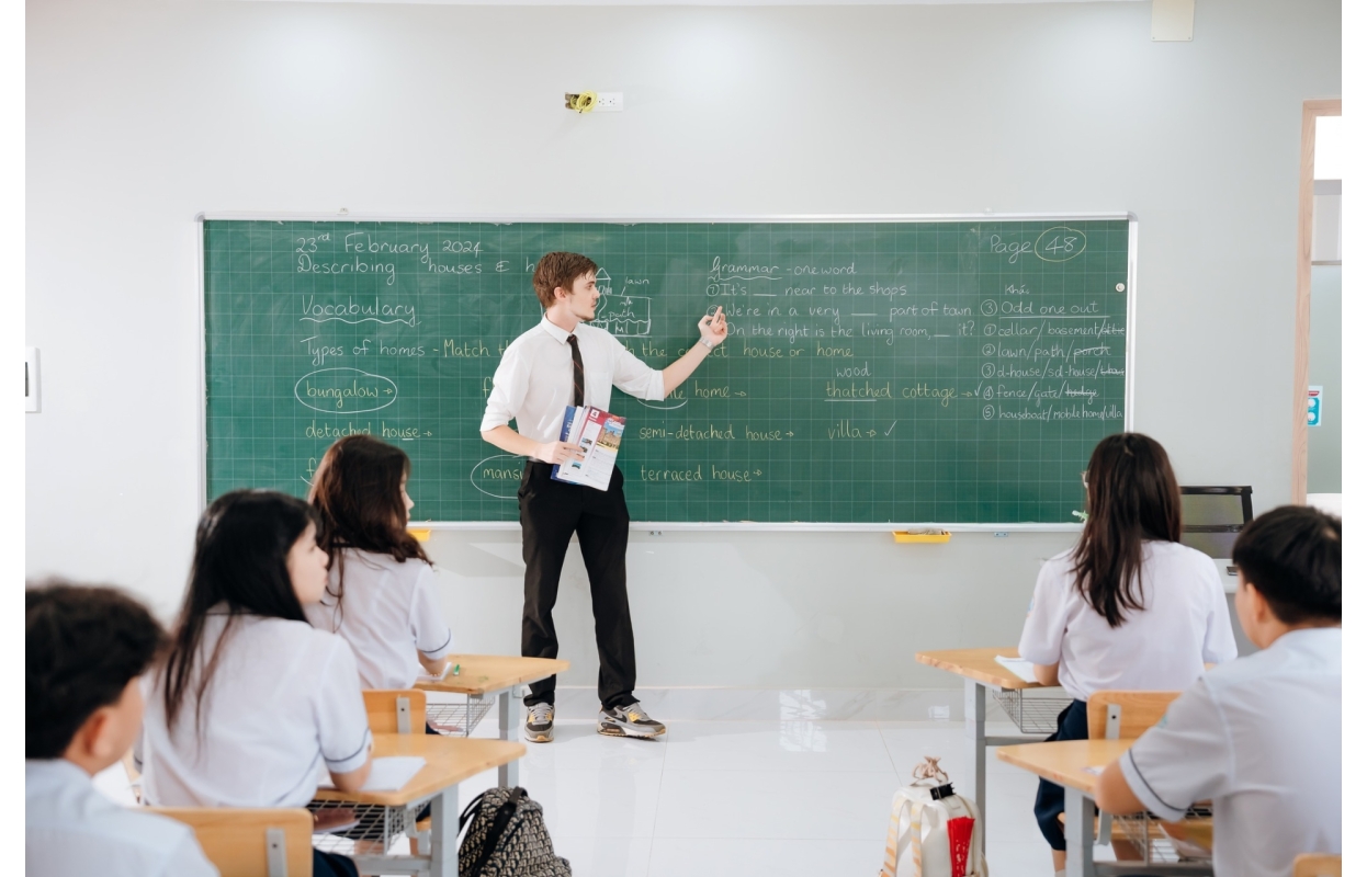 Chụp Ảnh Quảng Cáo Trường THPT Việt Âu