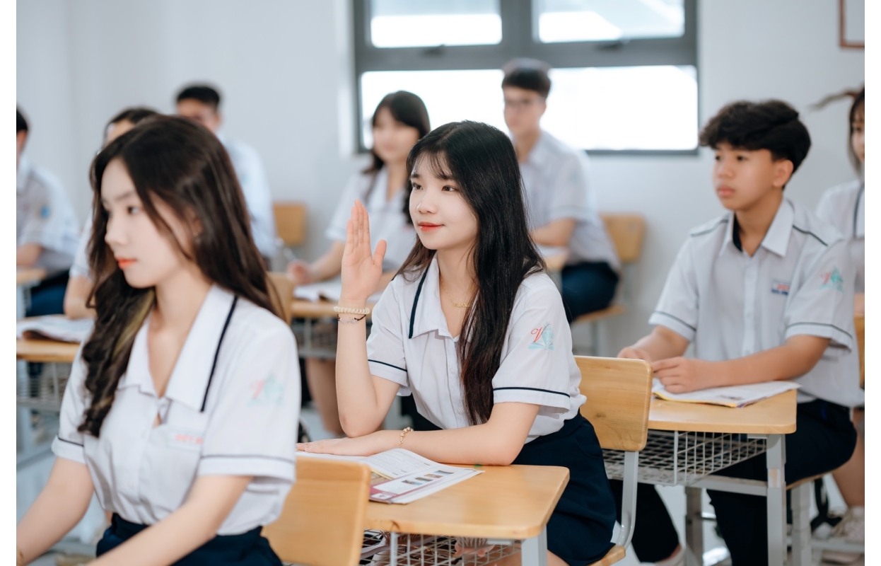 Chụp Ảnh Quảng Cáo Trường THPT Việt Âu