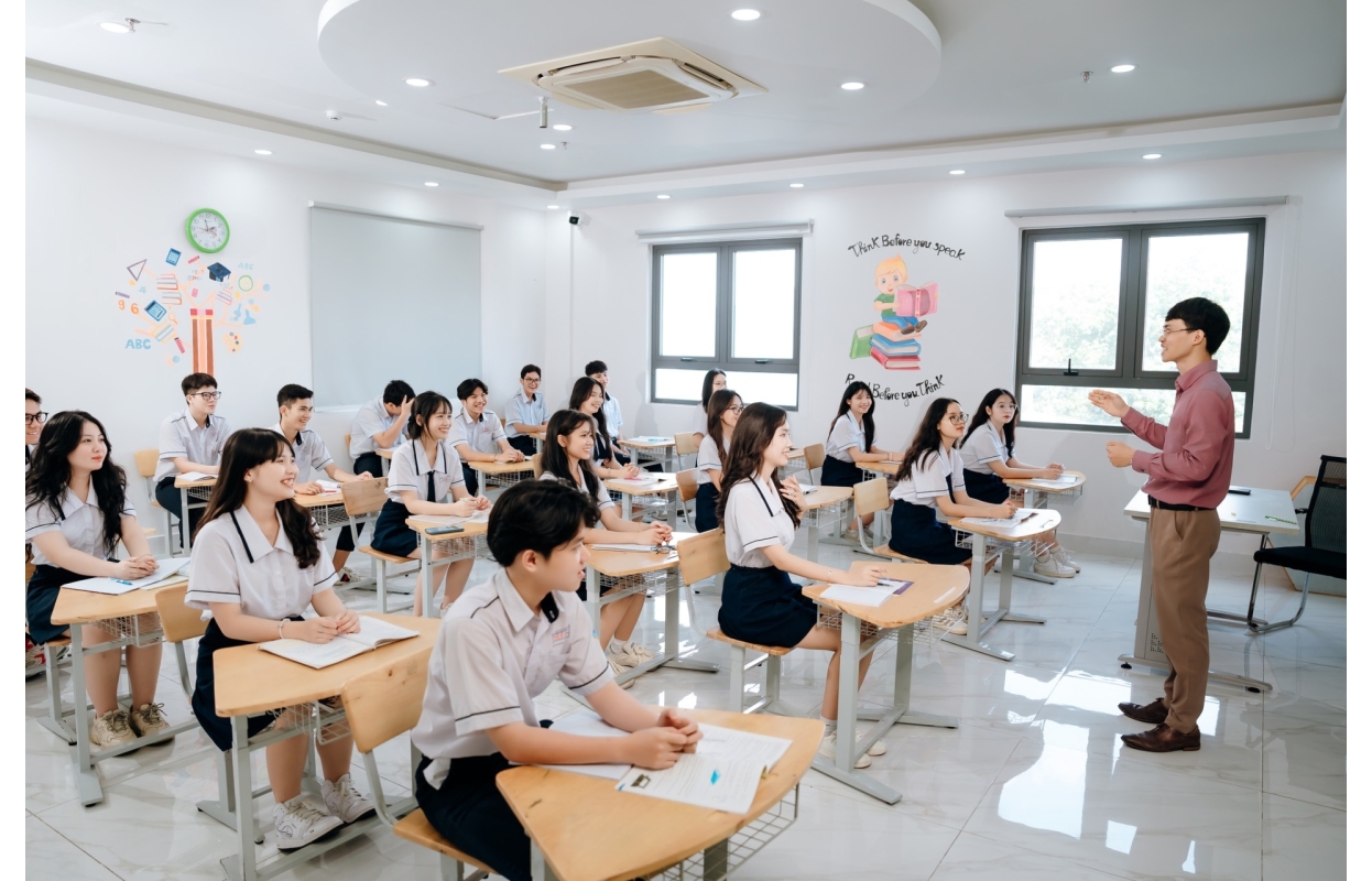 Chụp Ảnh Quảng Cáo Trường THPT Việt Âu