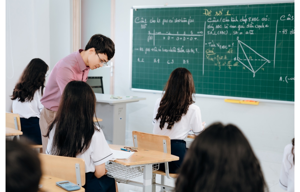 Chụp Ảnh Quảng Cáo Trường THPT Việt Âu