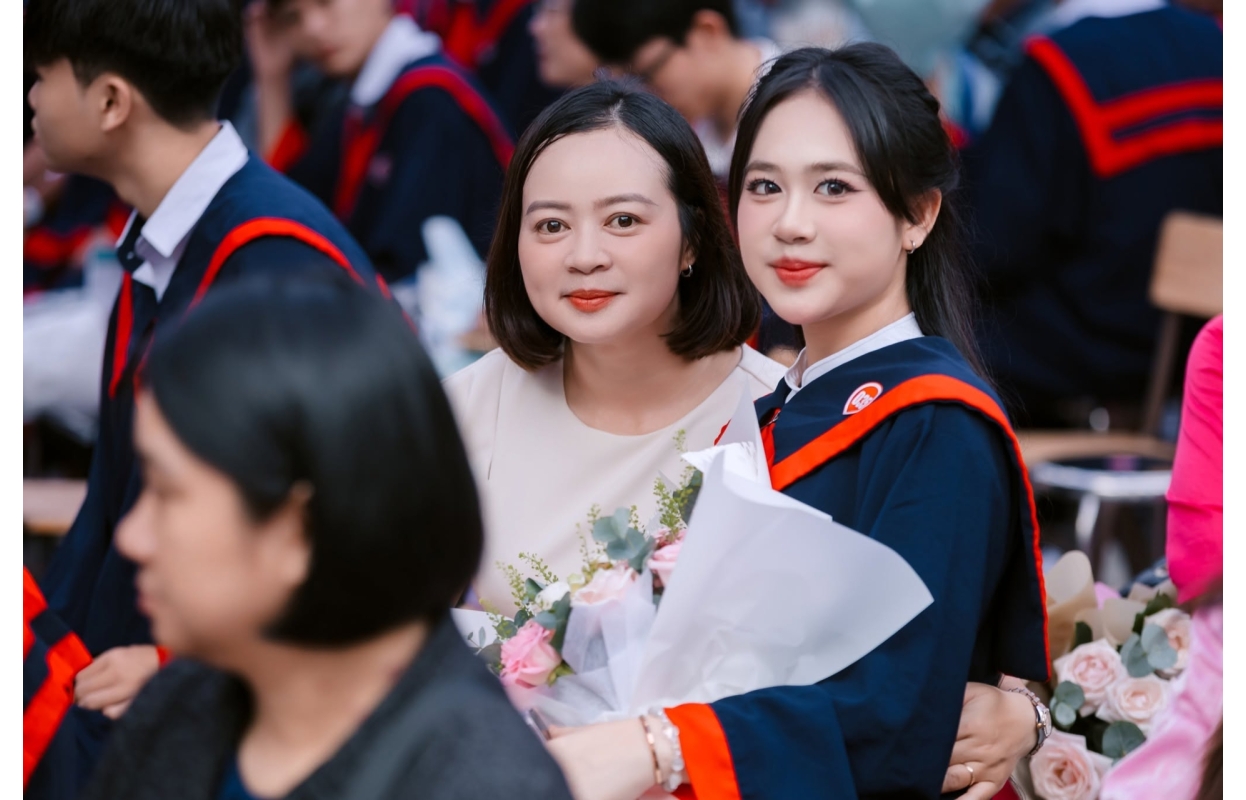 Lễ Trưởng Thành và Tri Ân Trường THPT Việt Âu - "Viết Tiếp Thanh Xuân"