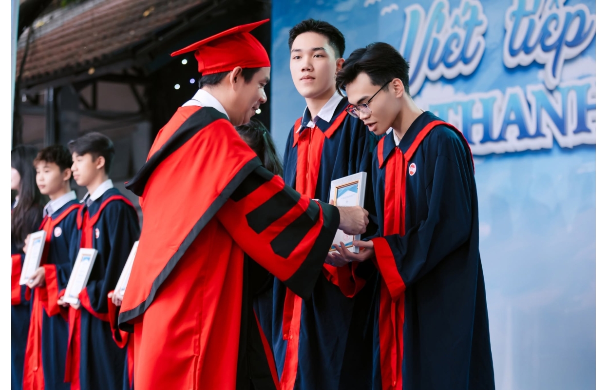 Lễ Trưởng Thành và Tri Ân Trường THPT Việt Âu - "Viết Tiếp Thanh Xuân"