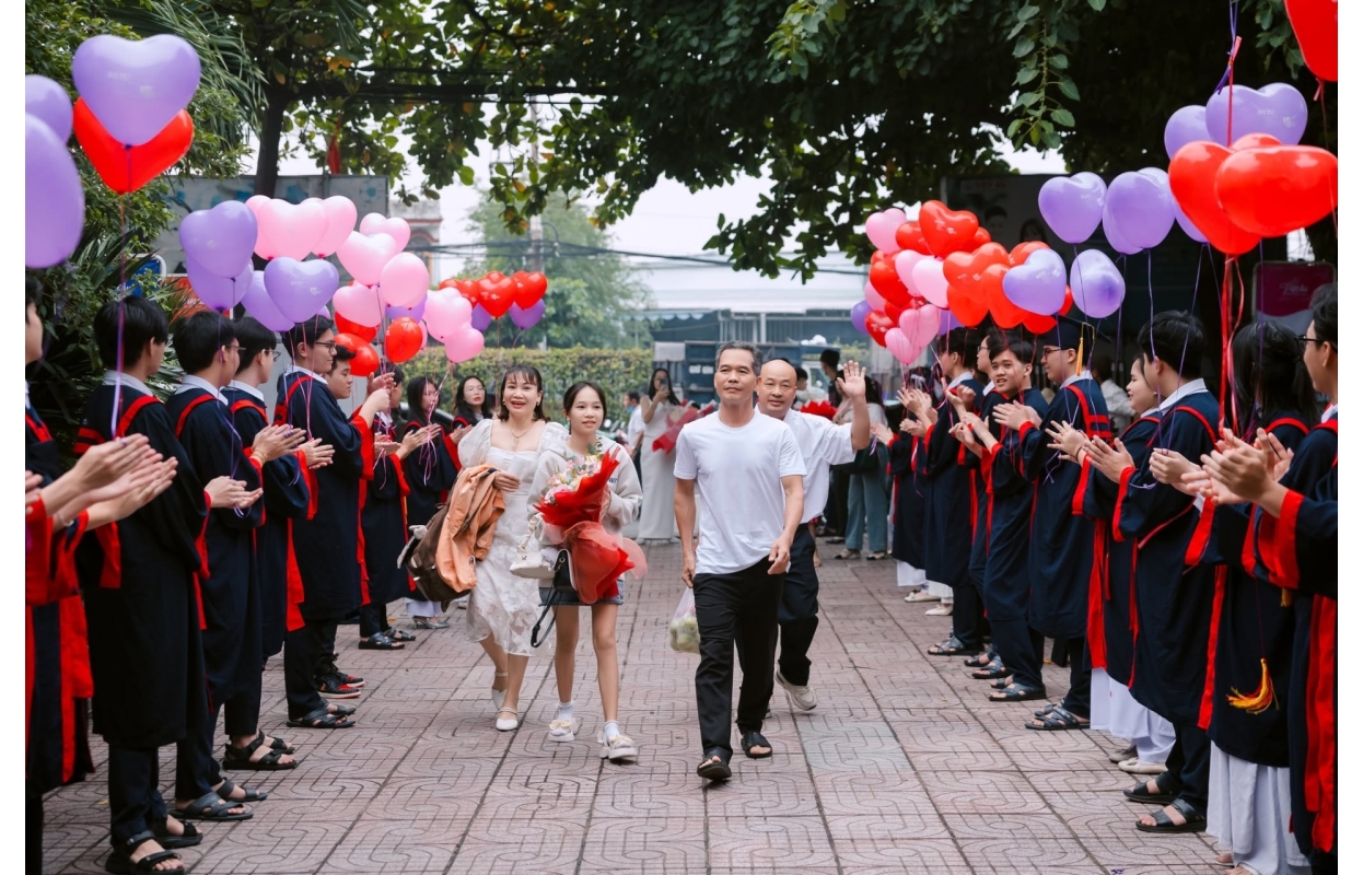 Lễ Trưởng Thành và Tri Ân Trường THPT Việt Âu - "Viết Tiếp Thanh Xuân"