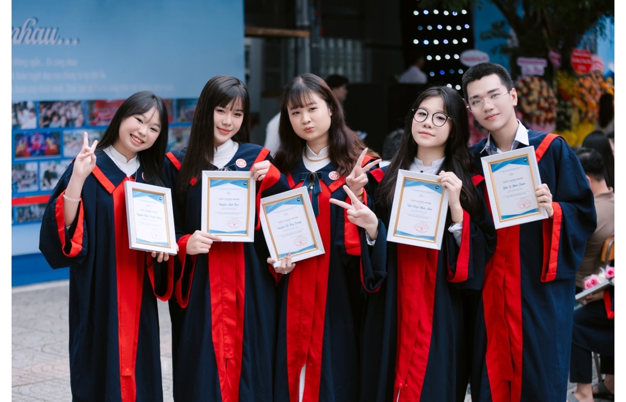 Lễ Trưởng Thành và Tri Ân Trường THPT Việt Âu - "Viết Tiếp Thanh Xuân"