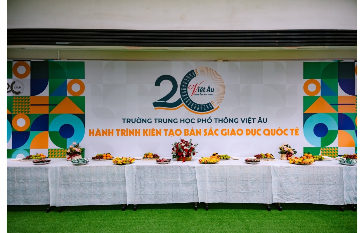 Lễ Trưởng Thành và Tri Ân Trường THPT Việt Âu - "Viết Tiếp Thanh Xuân"