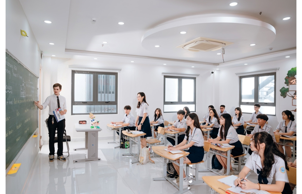 Chụp Ảnh Quảng Cáo Trường THPT Việt Âu