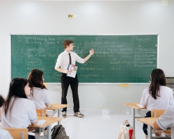 Chụp Ảnh Quảng Cáo Trường THPT Việt Âu