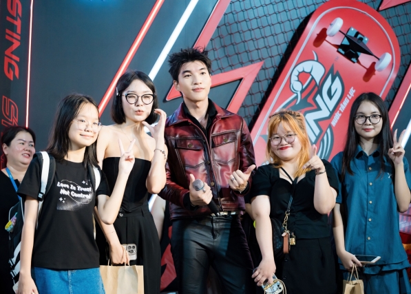 Hiếu Thứ 2 Tại Sự Kiện STING